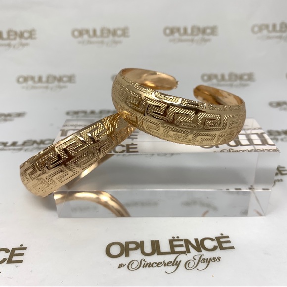 Vintage Fame Earrings - Picture 4 of 5